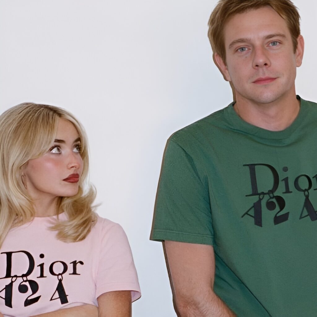 Jonathan Anderson, τι κάνεις στον διάδρομο με την Sabrina Carpenter?