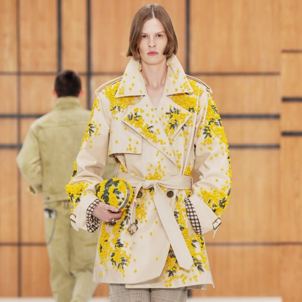 Burberry Spring 2027: Tο καρό συνάντησε τα λουλούδια