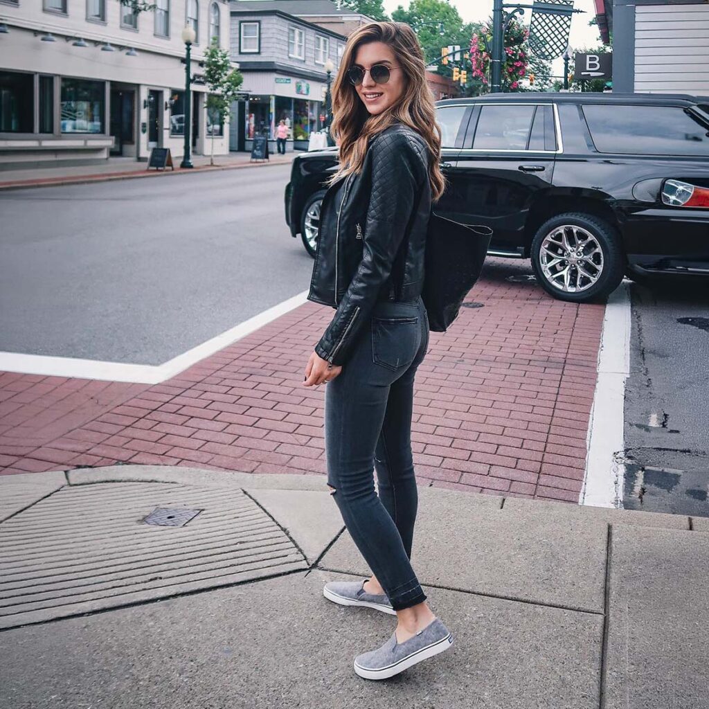 Η Gen Z αποφάσισε: Τα canvas shoes είναι ξανά cool