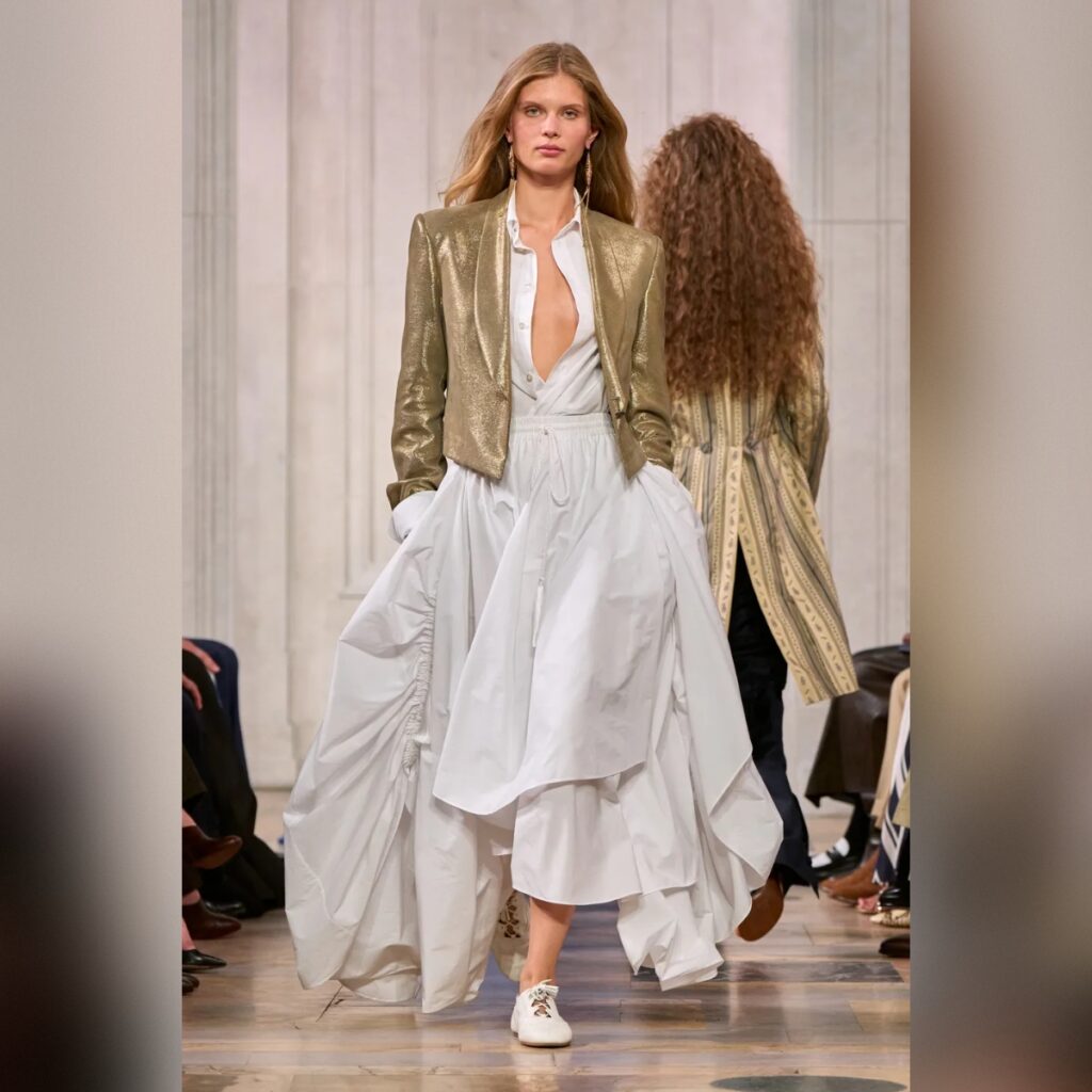 Ralph Lauren Spring 2027: Η αμερικανική κομψότητα αποκτά ρομαντισμό