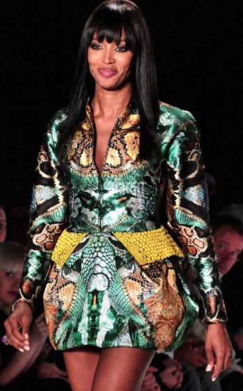 Η Naomi Campbell, ο McQueen και το θρυλικό φόρεμα του Yves Saint Laurent στην πιο ενδιαφέρουσα πασαρέλα της Νέας Υόρκης