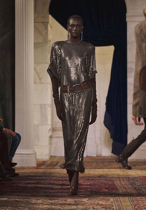 0211_runway_lp_view_all_looks_c03_look_47